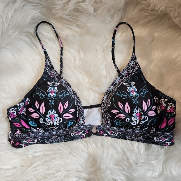 SHEIN Other - NWT Flower Bikini Top